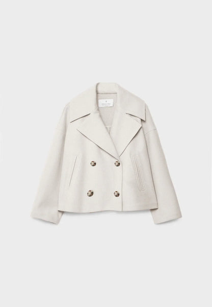 Chique korte damesjas met dubbele knopen | Cropped double-breasted mantel