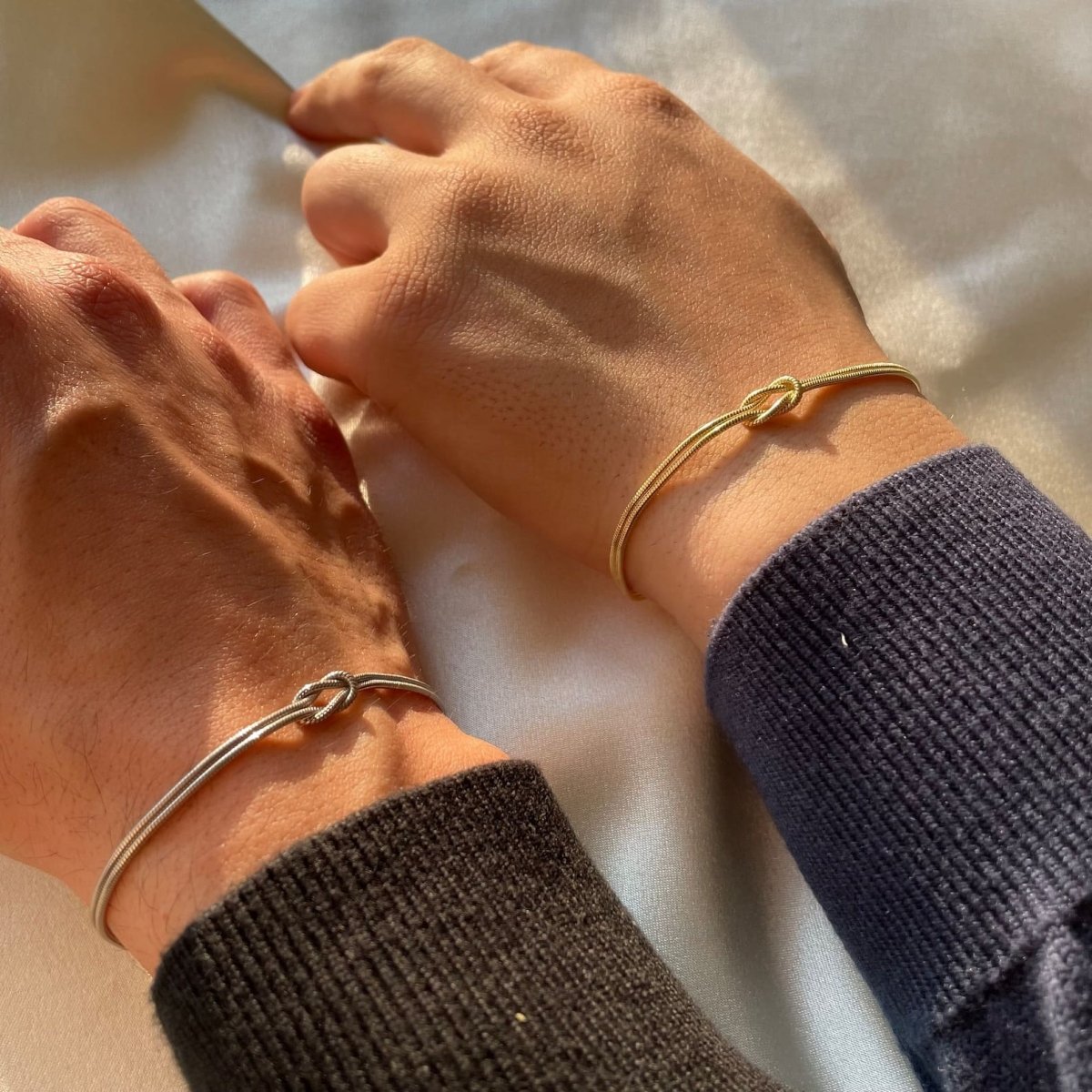 LUNA | Tijdloze Liefdesknoop Armband in Minimalistische Stijl